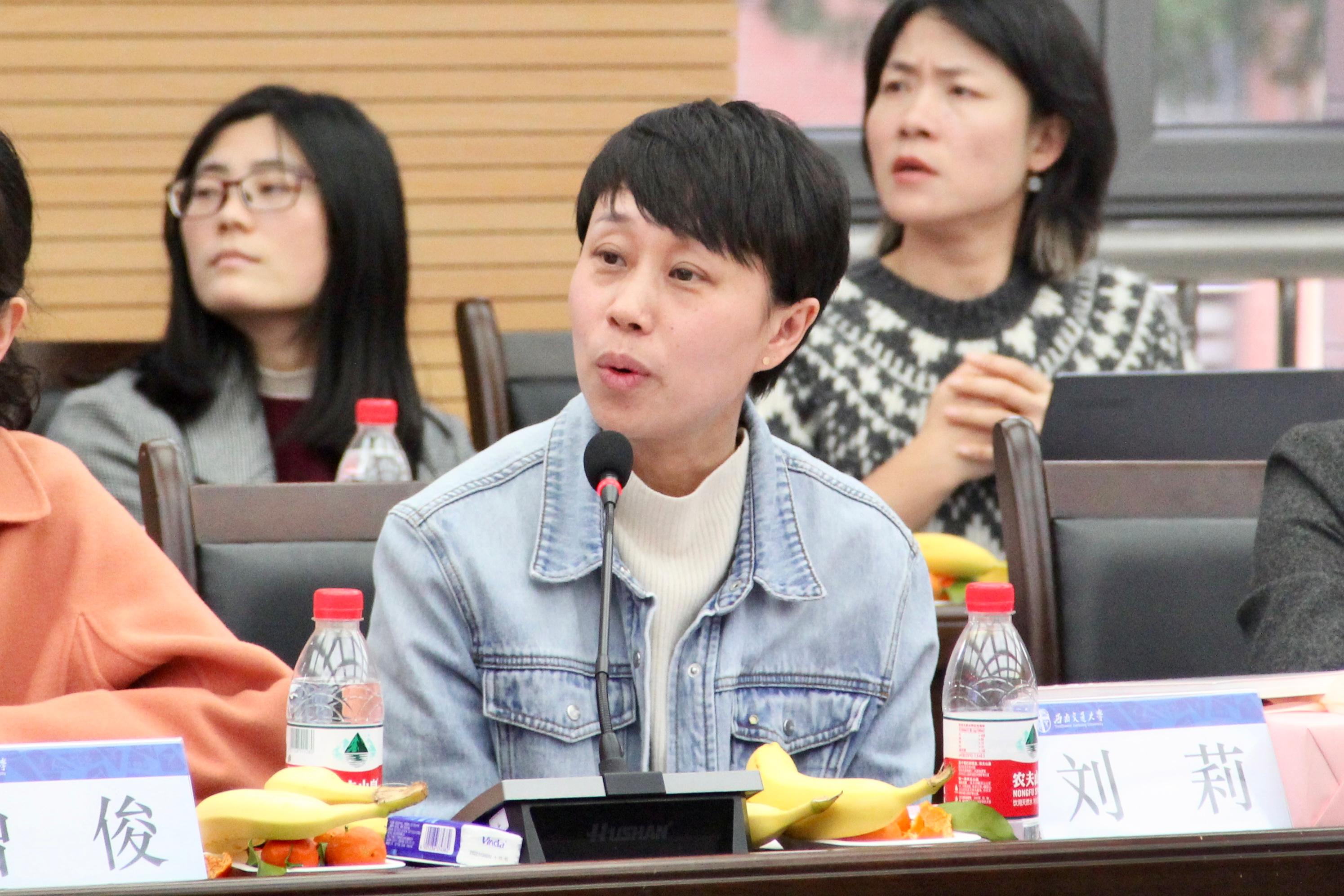 刘莉.JPG 刘莉.JPG